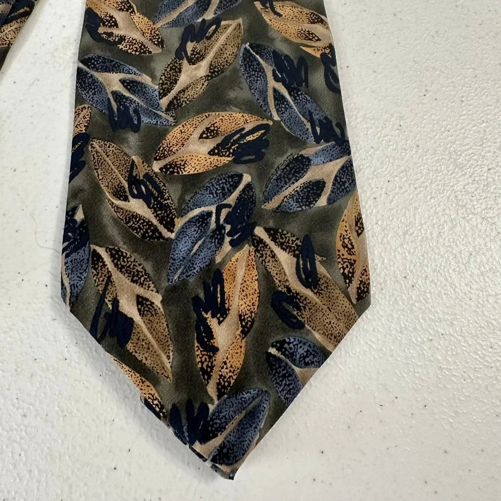Gilda's‎ Club Mens Silk Necktie Abstract Leaf Pattern Olive Navy Tan Vintage USA